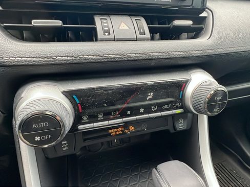 Used 2022 Toyota RAV4 XLE Premium image 34