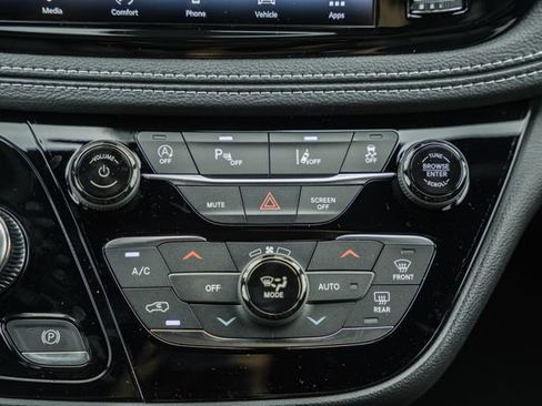 New 2027 Chrysler Pacifica Select FWD image 28