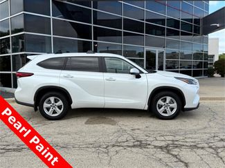 Used 2023 Toyota Highlander L video 2