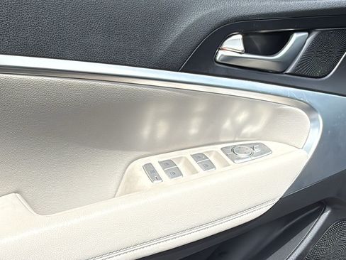 Used 2023 Genesis G70 2.0T RWD image 11