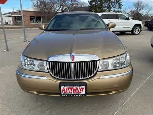 Used 1999 Lincoln Town Car Executive image 3