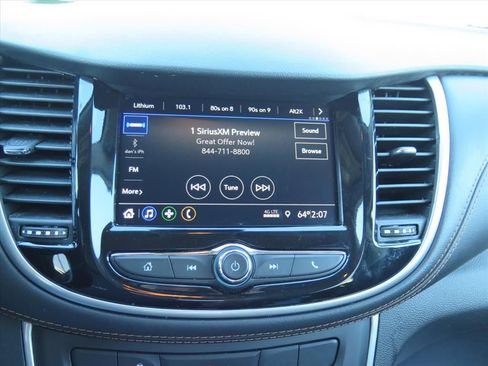 Used 2020 Chevrolet Trax LT w/ LT Convenience Package image 12