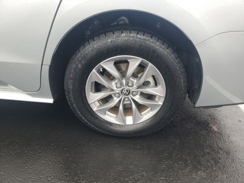 Certified 2024 Toyota Sienna XLE image 10