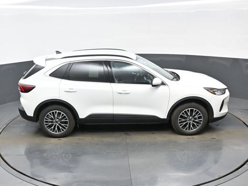 Used 2025 Ford Escape SE image 37