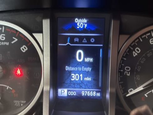 Used 2021 Toyota Tacoma SR5 w/ Trail Edition image 11