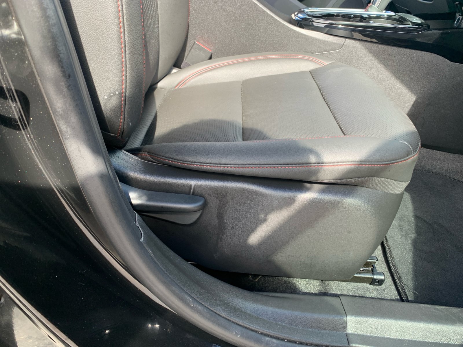 Used 2025 Chevrolet Trax RS w/ Sunroof Package FWD image 29
