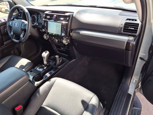 Used 2022 Toyota 4Runner TRD Off-Road Premium AWD/4WD image 36