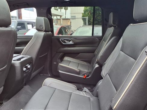 Used 2023 GMC Yukon XL SLT w/ SLT Luxury Package AWD/4WD image 14
