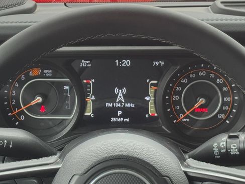 Used 2025 Jeep Wrangler Unlimited Rubicon AWD/4WD image 39