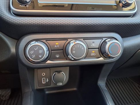 Certified 2025 Nissan Kicks Play S image 8