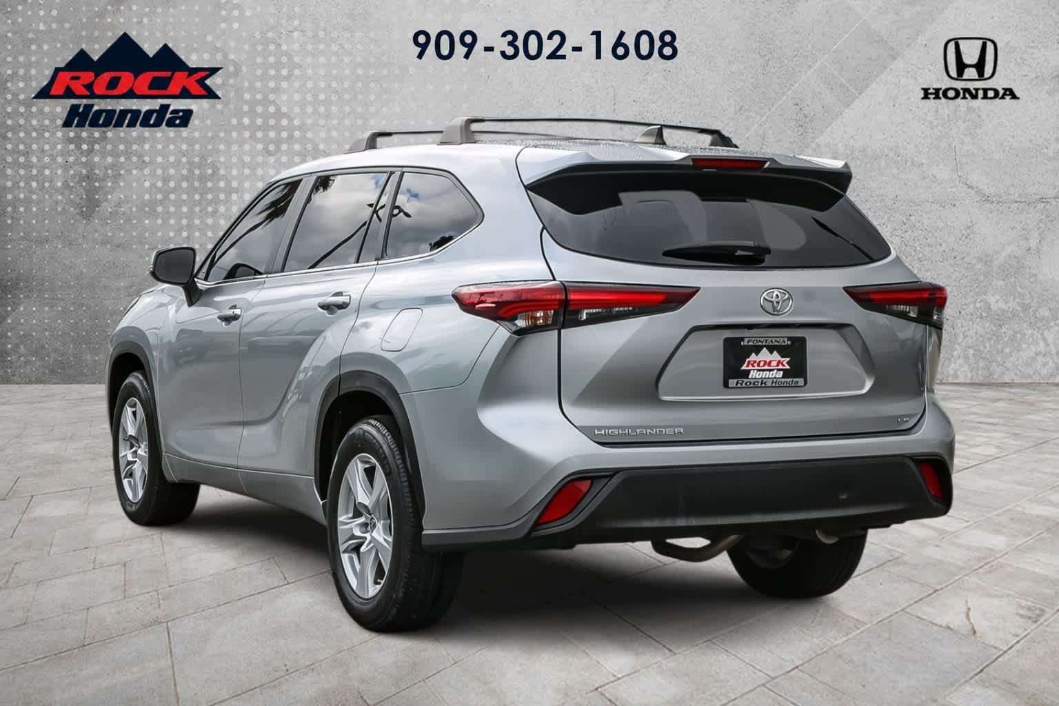 Used 2024 Toyota Highlander LE FWD image 6