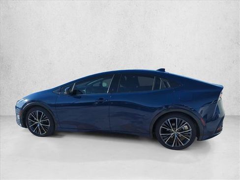 Used 2024 Toyota Prius XLE FWD image 5