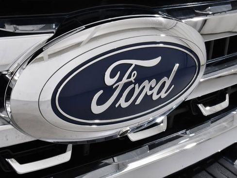 Used 2023 Ford F250 Lariat w/ Chrome Package image 20