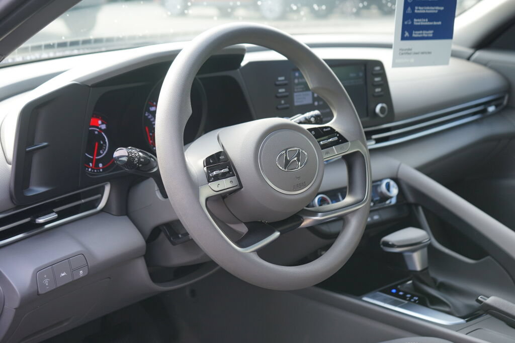 Certified 2023 Hyundai Elantra SEL FWD image 5