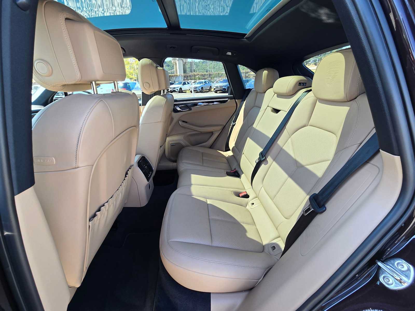 Used 2022 Porsche Macan S AWD/4WD image 17