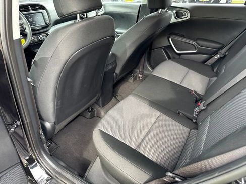 Used 2025 Kia Soul LX w/ LX Technology Package FWD image 23