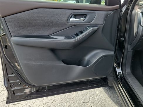 Certified 2021 Nissan Rogue SV FWD image 17