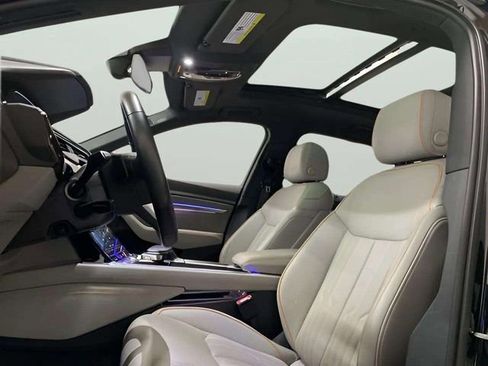 Used 2024 Audi Q8 e-tron Prestige w/ Prestige Package image 21