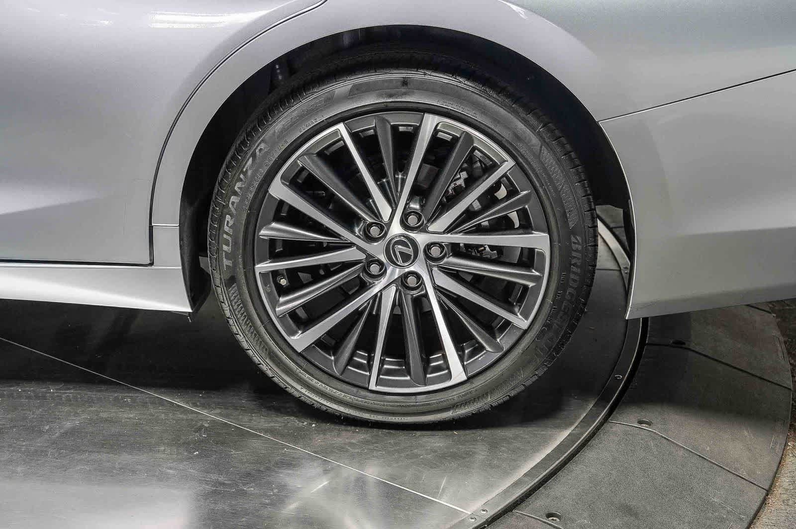 Used 2025 Lexus ES 300h w/ Premium Package FWD image 10