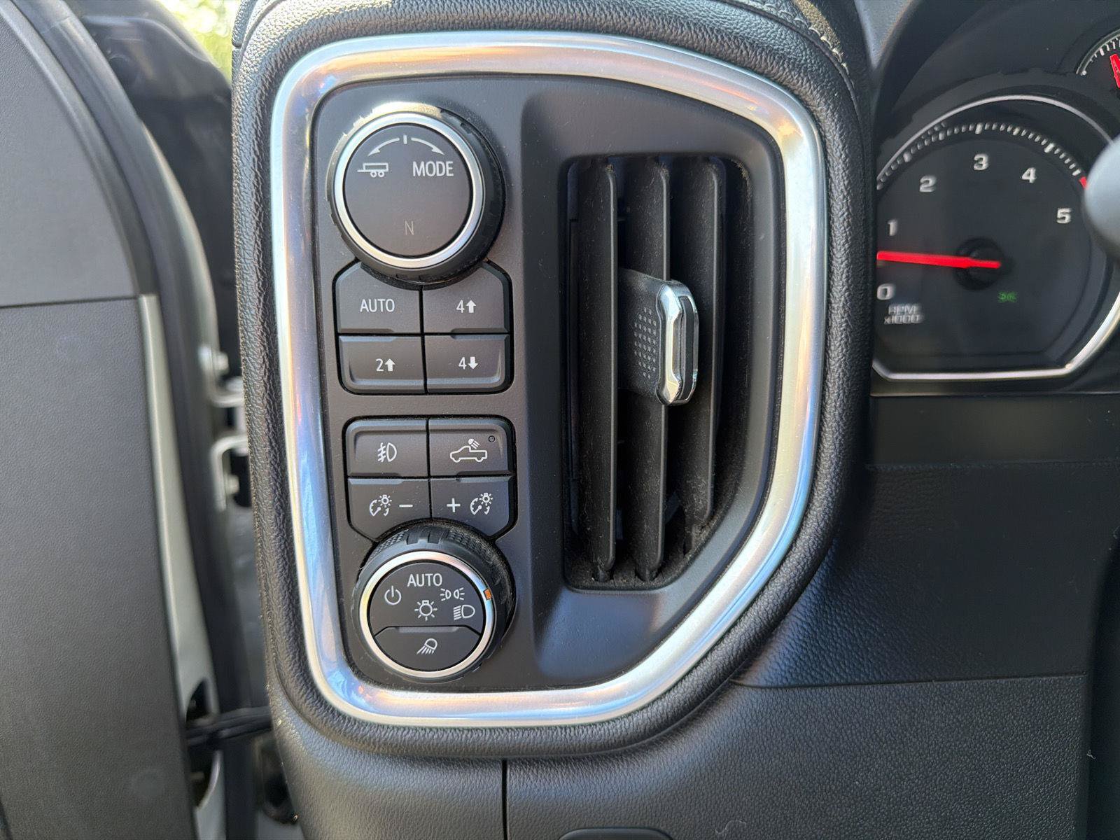 Used 2020 Chevrolet Silverado 2500 LTZ AWD/4WD image 22