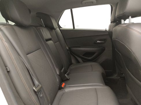 Used 2022 Chevrolet Trax LT w/ LT Convenience Package image 19