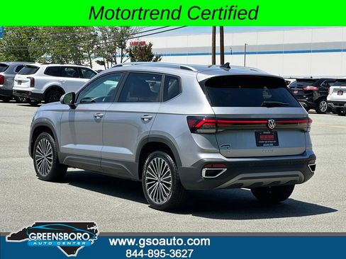 Used 2025 Volkswagen Taos SE FWD image 3