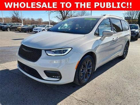 Used 2021 Chrysler Pacifica Touring-L w/ S Appearance Package image 6