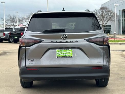 New 2026 Toyota Sienna XLE FWD image 4