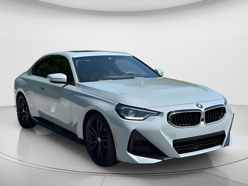 Used 2024 BMW 230i Coupe w/ M Sport Package RWD image 3