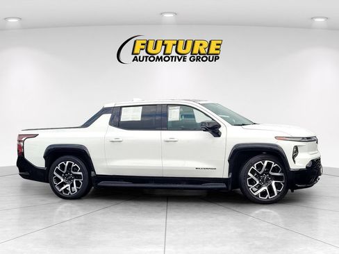 Used 2025 Chevrolet Silverado EV RST AWD/4WD image 3