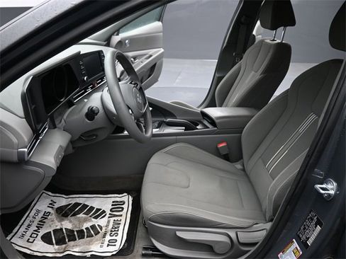Used 2023 Hyundai Elantra SEL image 12