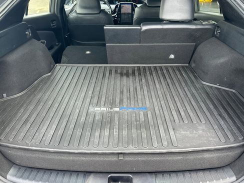 Used 2017 Toyota Prius Prime Premium image 33