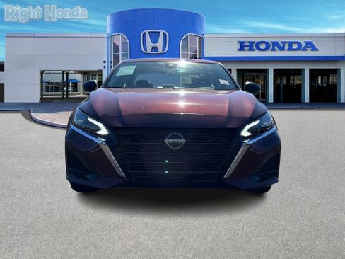 Used 2024 Nissan Altima 2.5 SV image 9