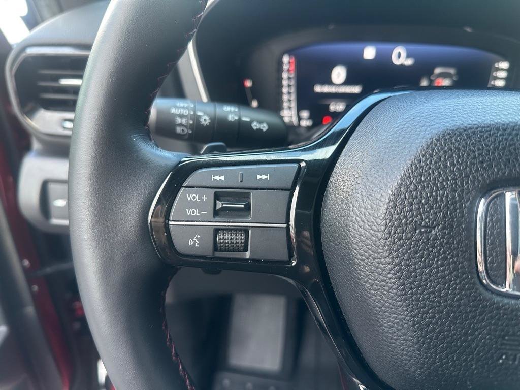 Used 2025 Honda Pilot Black Edition image 15