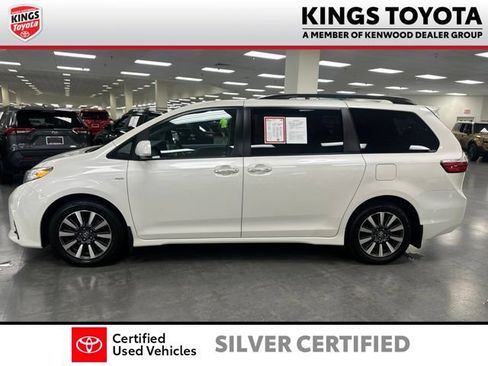 Used 2019 Toyota Sienna XLE w/ XLE Navigation Package AWD/4WD image 5