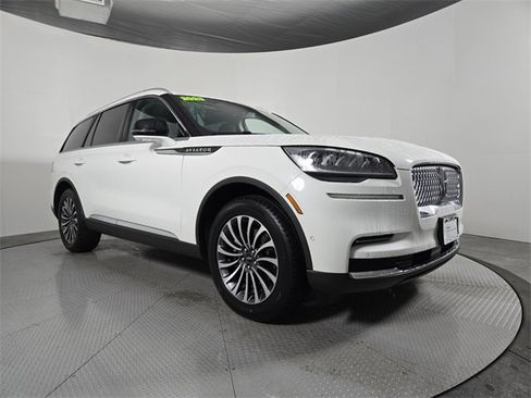 Certified 2023 Lincoln Aviator Reserve w/ Equipment Group 201A image 2