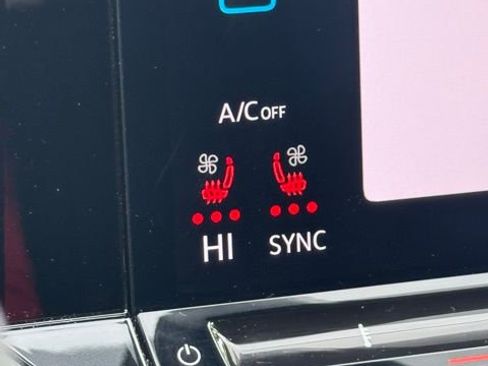 Used 2024 Volkswagen Atlas SE image 49