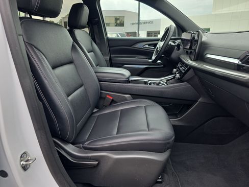 Used 2026 Chevrolet Traverse LT FWD image 16