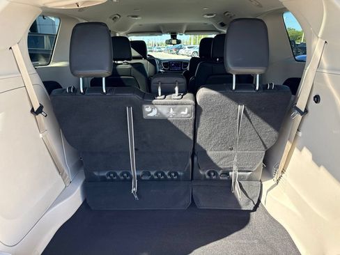 Used 2017 Chrysler Pacifica Touring-L w/ Tire & Wheel Group FWD image 18