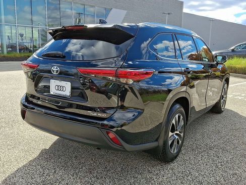 Used 2020 Toyota Highlander XLE image 6