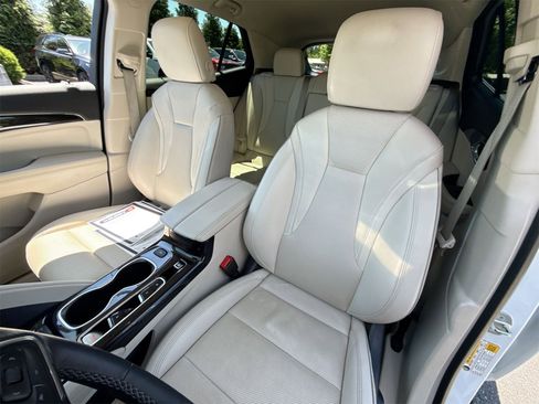 Used 2023 Buick Envision Essence image 18