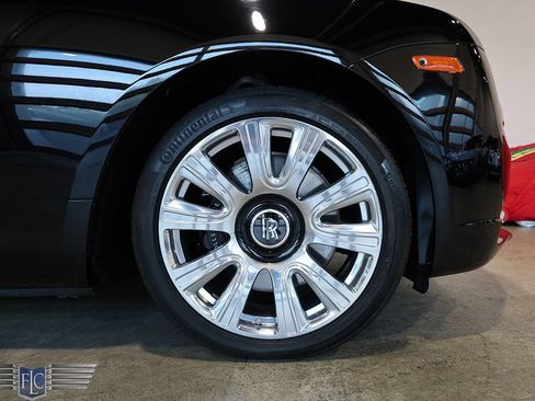 Used 2017 Rolls-Royce Dawn RWD image 38