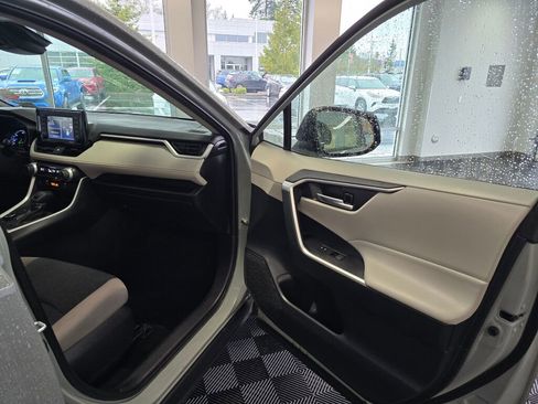 Used 2021 Toyota RAV4 XLE image 42
