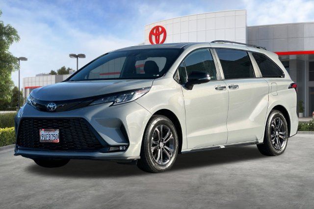 Certified 2025 Toyota Sienna XSE w/ XSE Premium Package AWD/4WD image 10