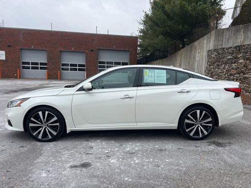 Used 2019 Nissan Altima 2.5 Platinum image 2