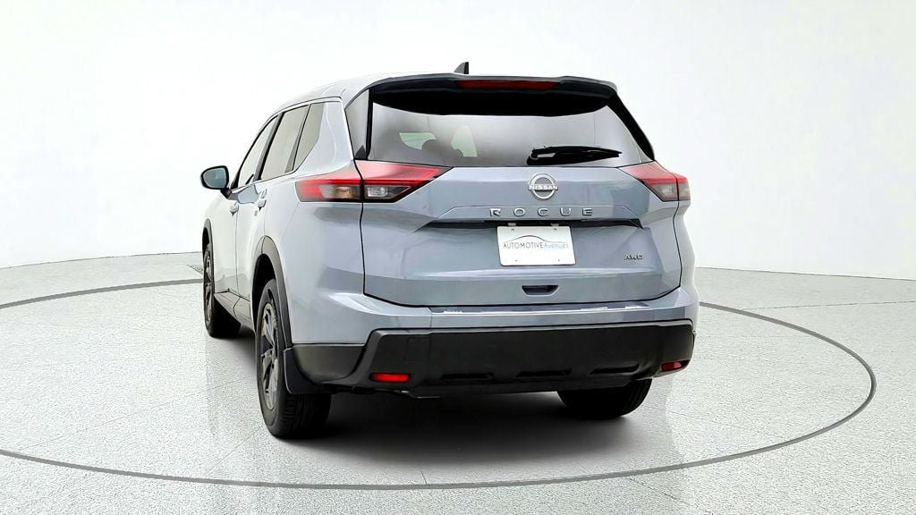 Used 2026 Nissan Rogue SV w/ Cold Weather Package AWD/4WD image 6