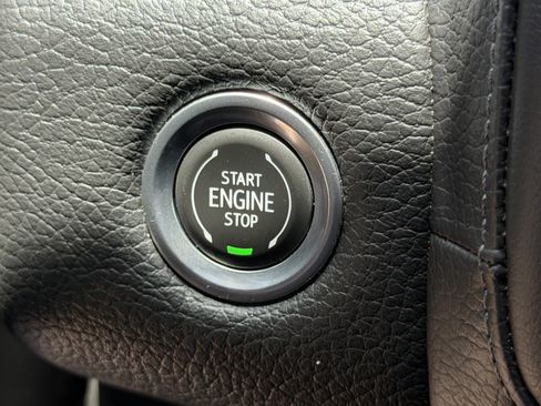 Used 2023 GMC Yukon Denali RWD image 21