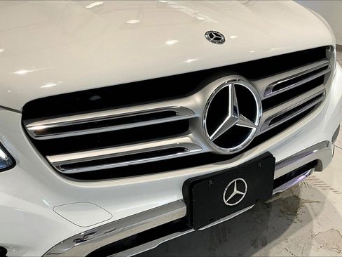 Used 2018 Mercedes-Benz GLC 300 4MATIC w/ Multimedia Package image 31