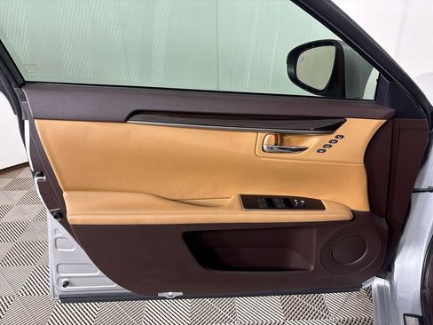 Used 2018 Lexus ES 350 w/ Luxury Package w/Wood Trim FWD image 22
