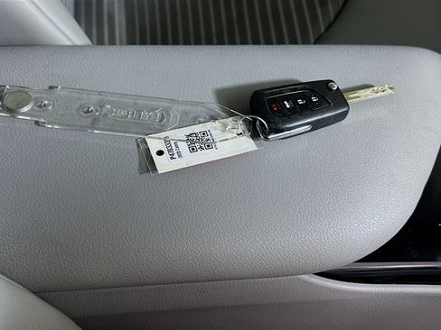Used 2020 Toyota Camry SE FWD image 32